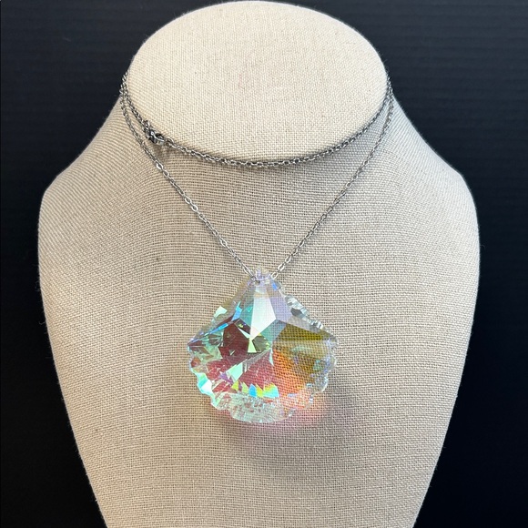 Jewelry - Oversized Crystal Aurora Borealis Pendant Necklace